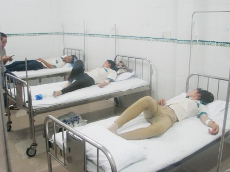 Chất lượng an toàn thực phẩm vẫn còn là vấn đề nan giải - 1 Một vụ ngộ độc thực phẩm ở Hậu Giang năm 2014.