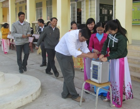 Thầy cô giáo ủng hộ vì học sinh khó khăn.