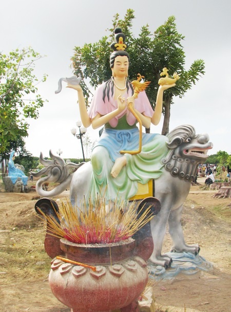 Mỗi tượng Bà mỗi vẻ đẹp.