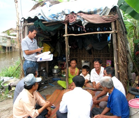 PV Dân trí thông tin về hoàn cảnh của gia đình anh Huyện - chị Lan đăng trên báo Dân trí.