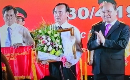 Sóc Trăng kỷ niệm 40 năm thống nhất đất nước - 2 Lực lượng vũ trang Sóc Trăng tham dự lễ kỷ niệm.