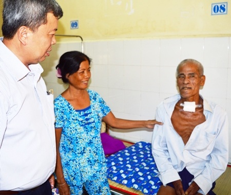 Ông Thạch Thal đang điều trị tại BVĐK Sóc Trăng.