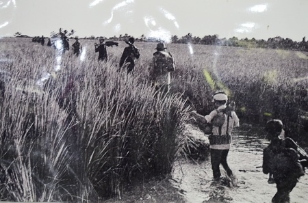 Bộ đội huyện Mỹ Xuyên hành quân đánh đồn Cổ Cò.