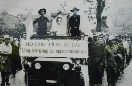 Đón Bác Hồ về ngày giải phóng.