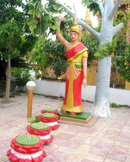 ...và những chú chim bồ câu tạo nên không gian thanh bình, gần gũi.