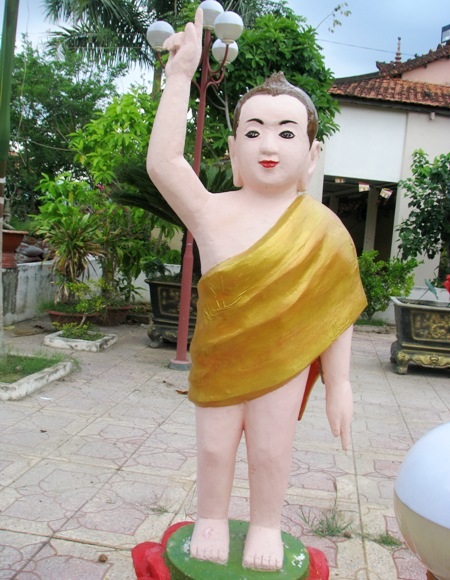 ...và những chú chim bồ câu tạo nên không gian thanh bình, gần gũi.