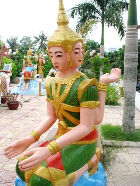 ...và những chú chim bồ câu tạo nên không gian thanh bình, gần gũi.