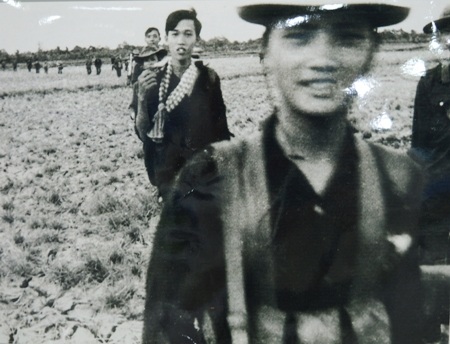 Lực lượng vũ trang hành quân vào giải phóng thị xã Sóc Trăng.