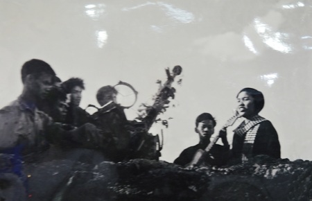 Văn công phục vụ bộ đội Sóc Trăng năm 1970.