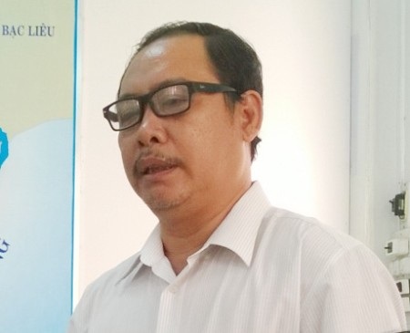 Phê bình lãnh đạo trường vì xử lý chậm vụ nữ sinh đánh nhau - 2 Ông Phạm Văn Khởi - Hiệu trưởng Trường THCS Sông Đốc 1 bị phê bình vì xử lý chậm vụ việc.