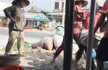 38 lần đập phá nhà người khác: "Quá coi thường pháp luật nên cần bắt giam ngay" - 1 Hành vi của bà Ba và bà Liên quá coi thường pháp luật.