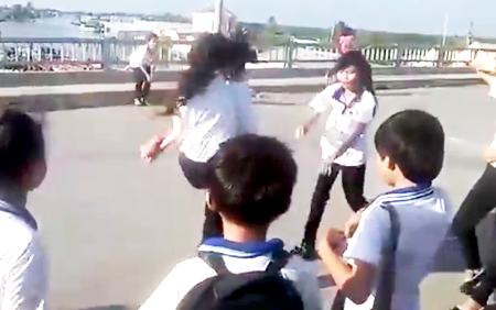 Vụ 2 nữ sinh đánh nhau ở Cà Mau: “Hình thức kỷ luật là hợp lý”