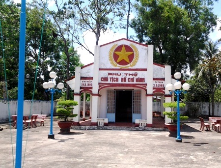 Cây vú sữa trong vườn Bác Hồ từ Hà Nội về Cà Mau - 3 Phủ thờ Bác Hồ tại xã Trí Lực, huyện Thới Bình, Cà Mau...