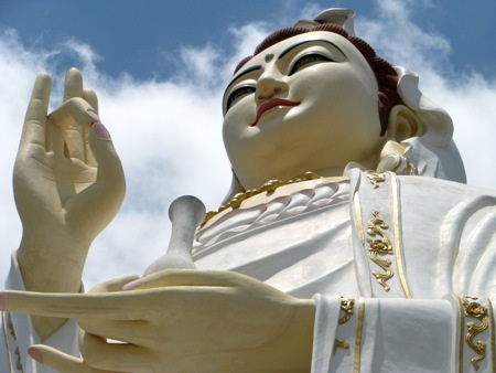 Tượng Phật Bà nổi bật ở mọi góc nhìn.