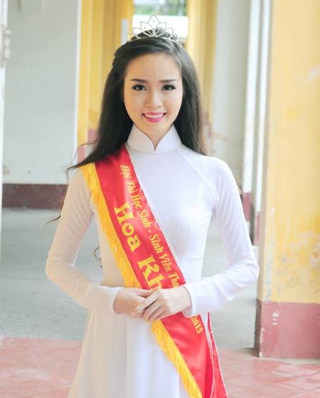 Hoa khôi HSSV Cần Thơ 2015 tinh khôi trong áo dài trắng - 1 Hoa khôi HSSV Cần Thơ 2015 Vũ Thanh Tú.