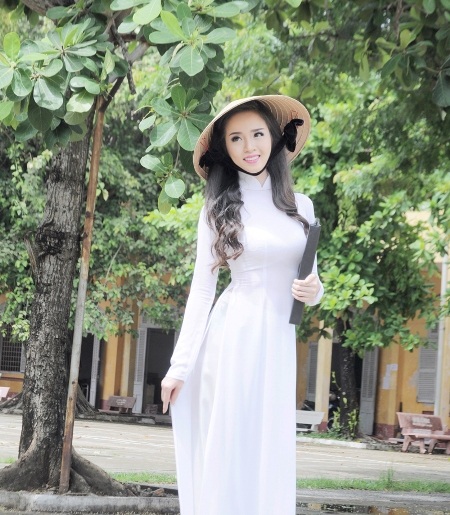 Hoa khôi HSSV Cần Thơ 2015 tinh khôi trong áo dài trắng - 4 Vũ Thanh Tú dịu dàng với nón lá...