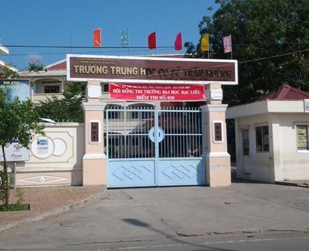 Thí sinh được đưa đi thi bằng xe quân sự - 5 Một điểm thi sẵn sàng cho kỳ thi. (Ảnh: Huỳnh Hải)