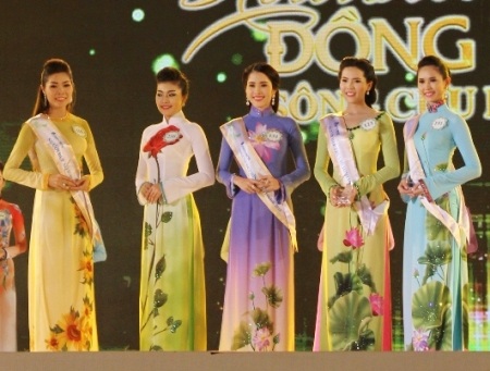 5 thí sinh đẹp nhất vào phần thi ứng xử.