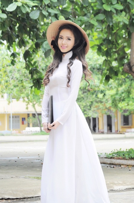 Hoa khôi HSSV Cần Thơ 2015 tinh khôi trong áo dài trắng - 3 Vũ Thanh Tú dịu dàng với nón lá...