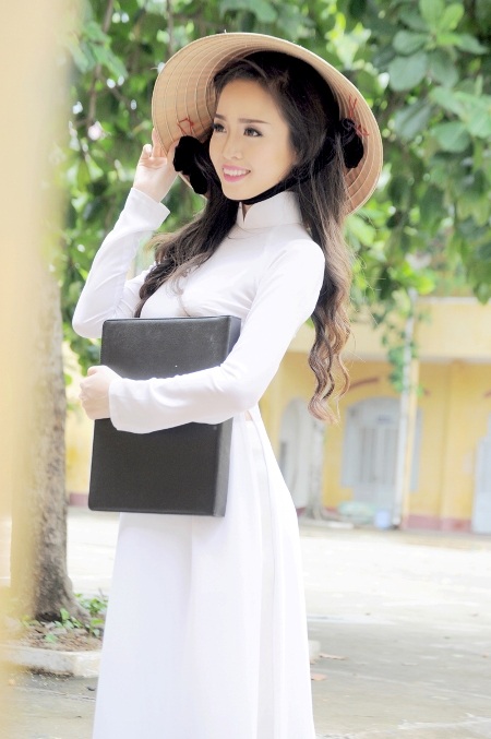 Hoa khôi HSSV Cần Thơ 2015 tinh khôi trong áo dài trắng - 5 Vũ Thanh Tú dịu dàng với nón lá...