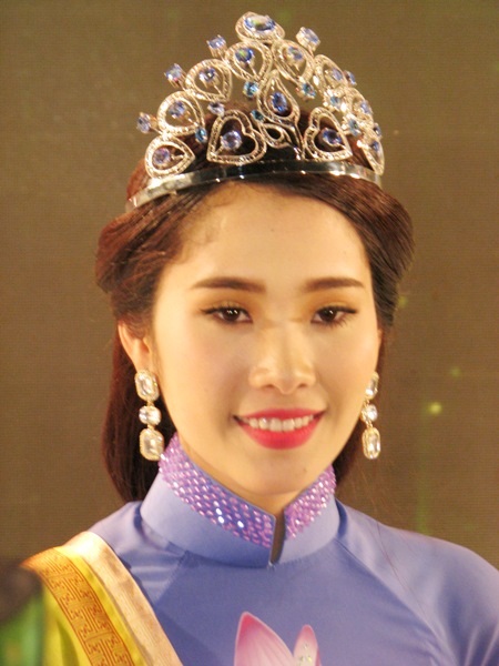 Hoa khôi Nguyễn Thị Lê Nam Em.