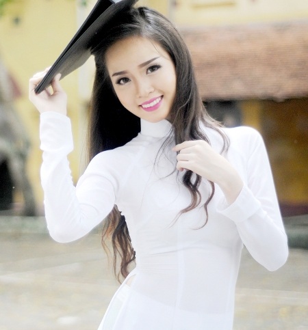 Hoa khôi HSSV Cần Thơ 2015 tinh khôi trong áo dài trắng - 9 ...và dễ thương, tinh khôi trong tà áo dài trắng.