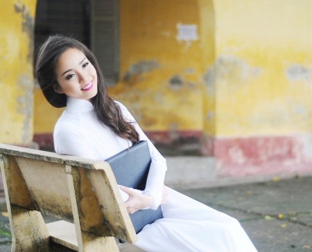 Hoa khôi HSSV Cần Thơ 2015 tinh khôi trong áo dài trắng - 7 ...và dễ thương, tinh khôi trong tà áo dài trắng.