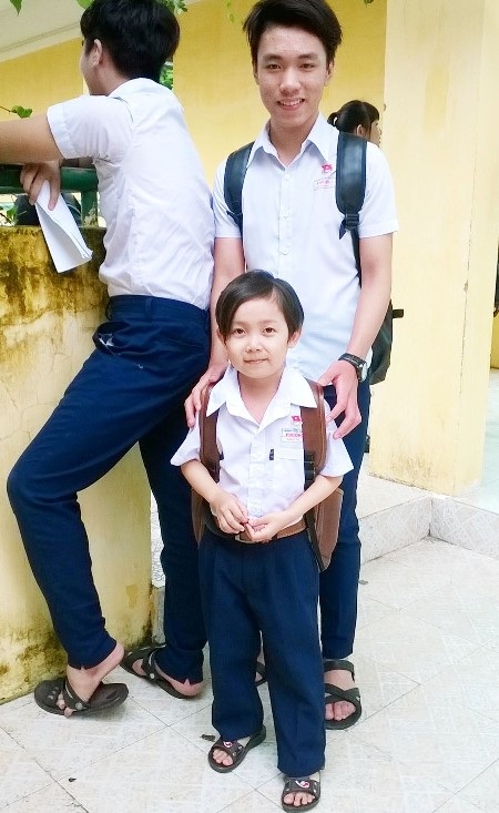 Nam sinh “bé hạt tiêu” thi tuyển sinh vào lớp 10 - 1 Thí sinh Đặng Kỳ Tài thấp bé trước những thí sinh cùng trang lứa.