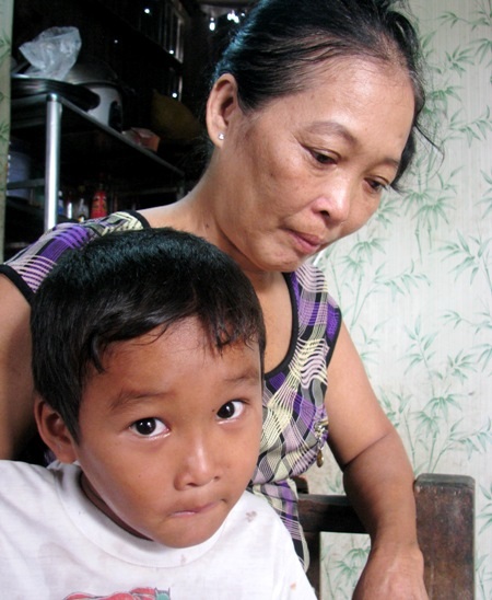 Tương lai cậu bé 7 tuổi Lâm Hoàng Nghị mịt mờ ở phía trước bởi sự cùng quẫn của gia đình.