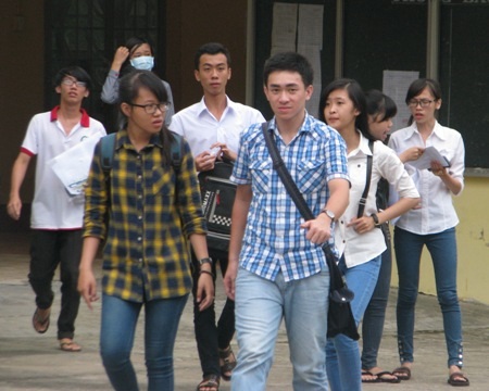 Thí sinh cụm thi Bạc Liêu hoàn thành môn thi Vật Lý.