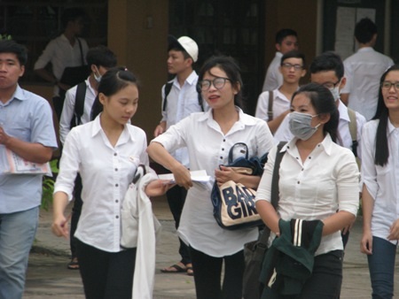 Thí sinh cụm thi Bạc Liêu hoàn thành ngày thi thứ 2. (Ảnh: Huỳnh Hải)