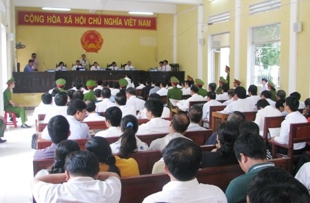 Toàn cảnh phiên tòa.