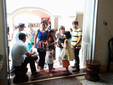 Tiết trời đẹp, nhiều cung bậc cảm xúc trong ngày đầu năm 2015 - 47 Sôi nổi xông đất nhà Công tử.