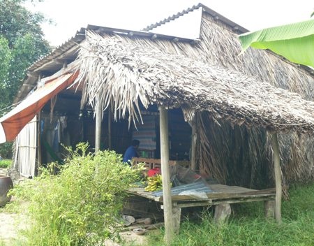 Mỗi lần lau chùi chỗ loét là nỗi cực hình đối với em.