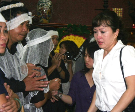 Bạn bè, đồng nghiệp tiễn đưa Hồng Sơn về nơi an nghỉ cuối cùng - 5