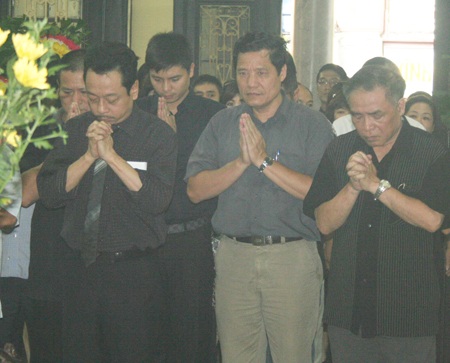 Bạn bè, đồng nghiệp tiễn đưa Hồng Sơn về nơi an nghỉ cuối cùng - 10