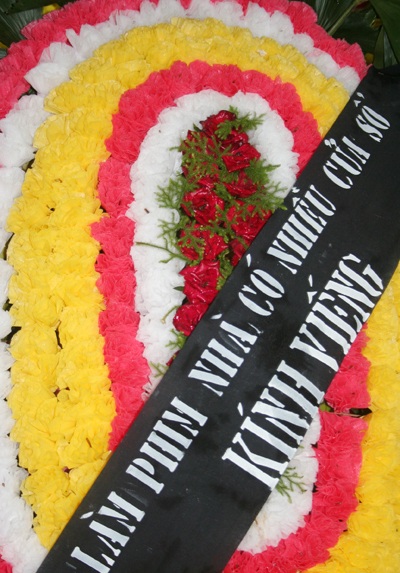 Bạn bè, đồng nghiệp tiễn đưa Hồng Sơn về nơi an nghỉ cuối cùng - 38