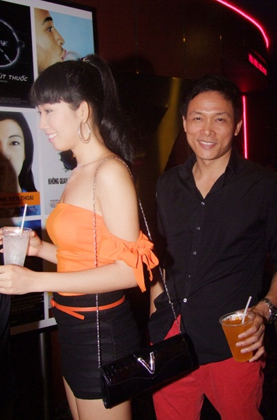 Ngô Quang Hải đưa bạn gái mới đi xem phim  - 1