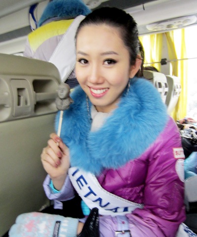 Lê Huỳnh Thúy Ngân thân thiết với người đẹp Trung Quốc - 1