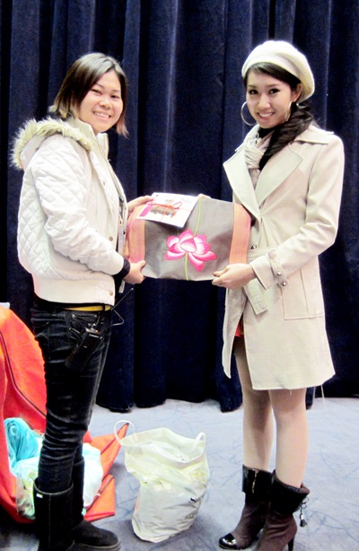 Lê Huỳnh Thúy Ngân thân thiết với người đẹp Trung Quốc - 3