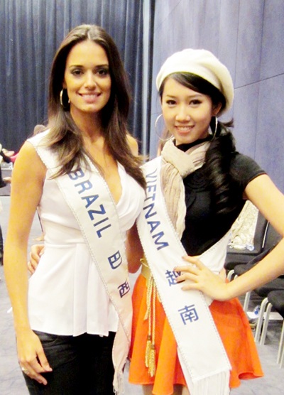 Lê Huỳnh Thúy Ngân thân thiết với người đẹp Trung Quốc - 6