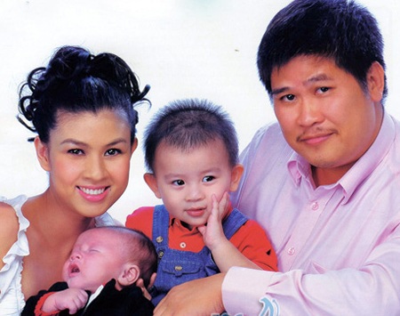 Phước Sang nhiệt tình cổ vũ cho vợ và Đàm Vĩnh Hưng - 3 Phước Sang nhiệt tình cổ vũ cho vợ và Đàm Vĩnh Hưng - 3