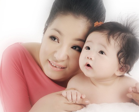 “Cô gái bán khoai” Thúy Nga quên hết muộn phiền khi làm mẹ - 2 “Cô gái bán khoai” Thúy Nga quên hết muộn phiền khi làm mẹ - 2