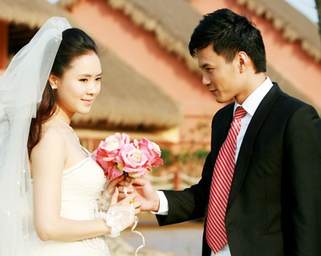“Cầu vồng tình yêu” đánh vật với… ruồi - 1 “Cầu vồng tình yêu” đánh vật với… ruồi - 1