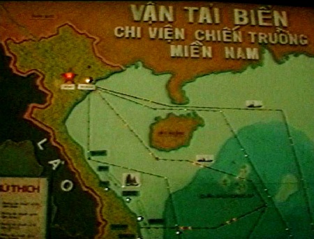 Cựu chiến binh giao lưu với khán giả khi chiếu “Đường mòn trên biển Đông” - 1 Cựu chiến binh giao lưu với khán giả khi chiếu “Đường mòn trên biển Đông” - 1