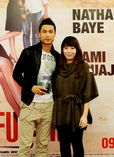 Vợ chồng MC Diệp Chi “tay trong tay” tình cảm - 2