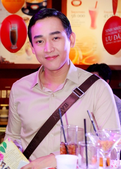 Vợ chồng MC Diệp Chi “tay trong tay” tình cảm - 10