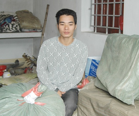 Bắt đối tượng buôn bán vận chuyển 200kg pháo - 1