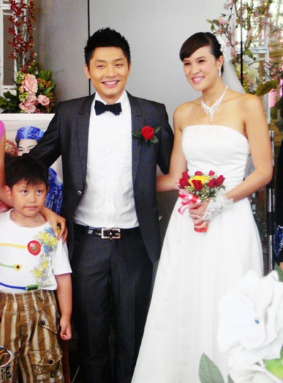 “Chân dài” Phương Mai xinh đẹp trong ngày cưới - 5 “Chân dài” Phương Mai xinh đẹp trong ngày cưới - 5