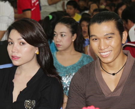 Trà Ngọc Hằng cùng Ngọc Tình làm từ thiện dịp Trung thu - 7 Trà Ngọc Hằng cùng Ngọc Tình làm từ thiện dịp Trung thu - 7